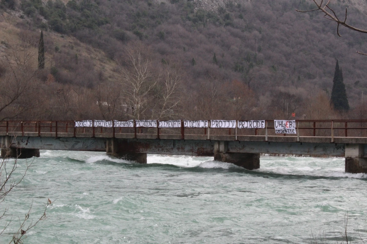 Tko je napisao poruku na mostu na Bunskim kanalima?
