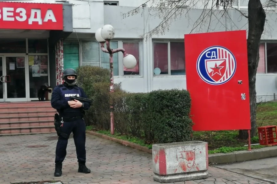 Policija upala na stadione Partizana i Zvezde: Uhićeno 17 osoba
