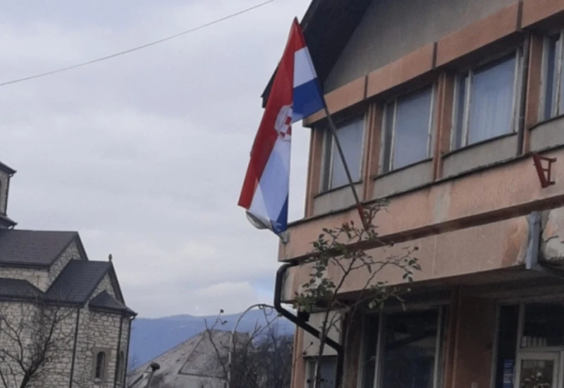 Srbi u Drvaru ljuti zbog zastave HBŽ: Ovo je provokacija