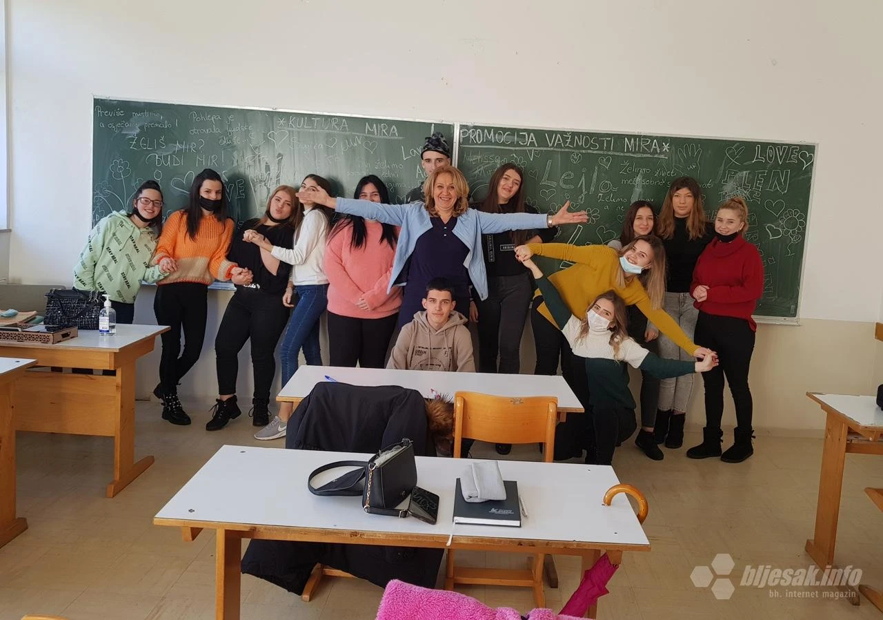 Mladi traže da se oslobode tereta prošlosti