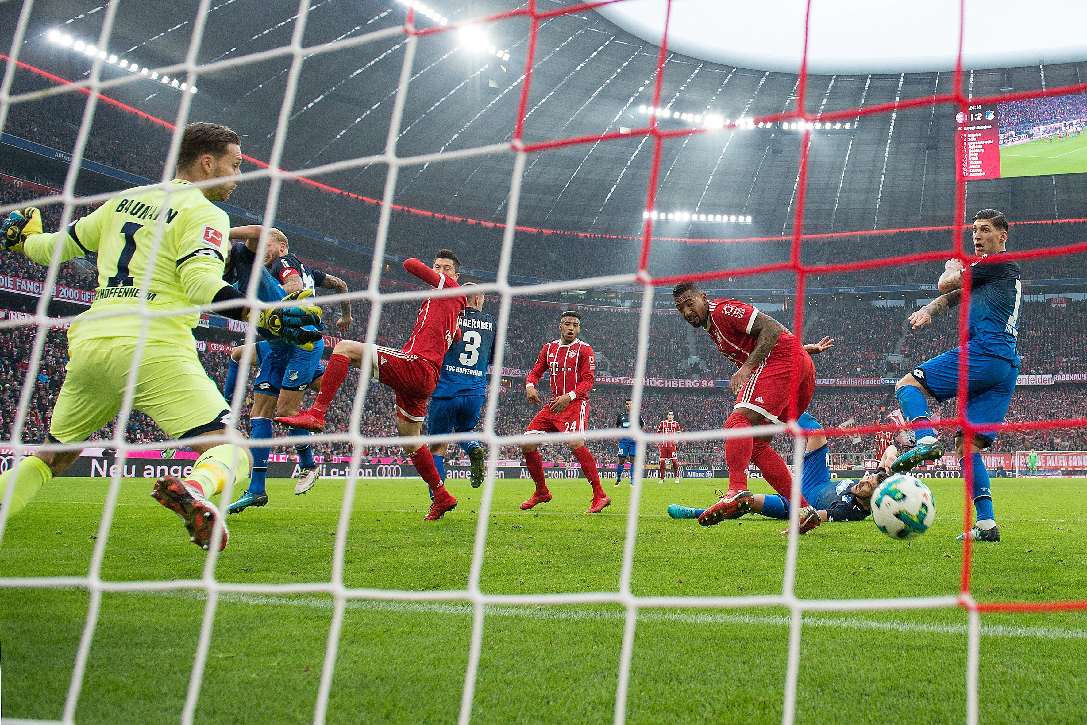 Pobjede vodećeg dvojca u Njemačkoj; Eintracht maršira