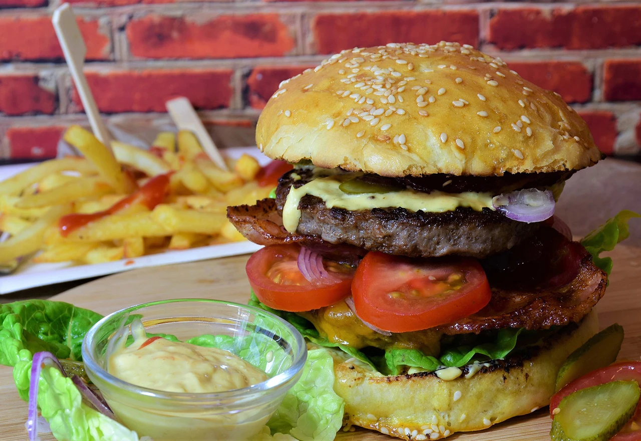 Zašto vam se jede baš hamburger, čips ili slatko?