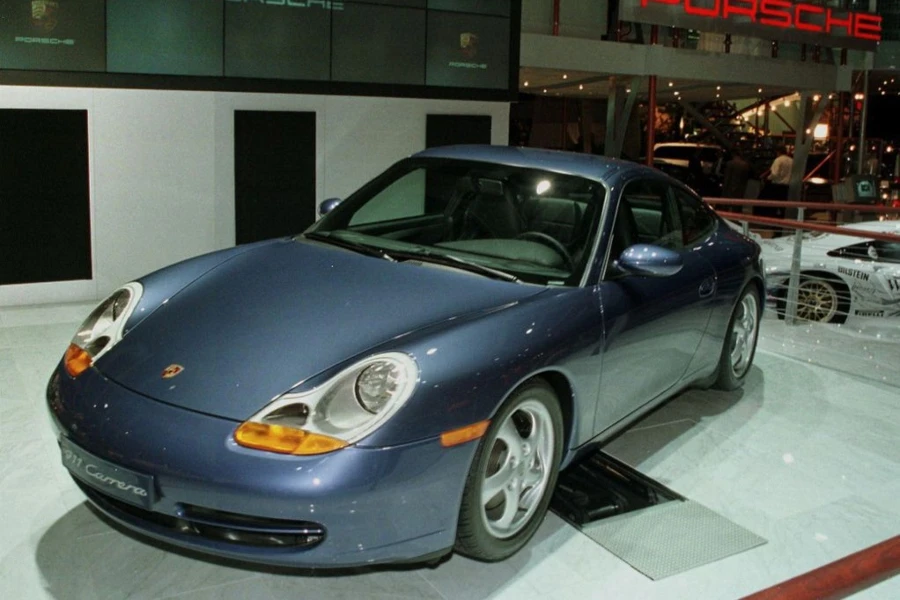 Jedini blindirani Porsche Carrera 911 na svijetu zaustavlja hitac iz magnuma