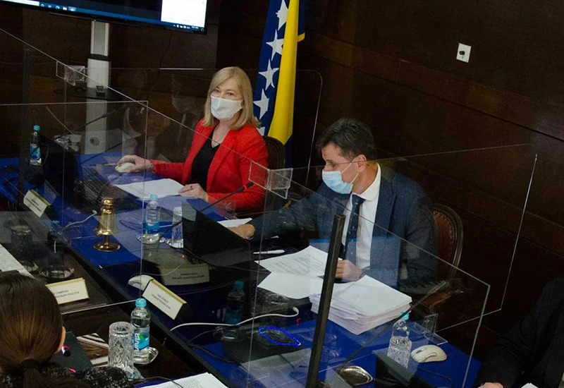 Vlada predvidjela blagi rast i novac za poticaje