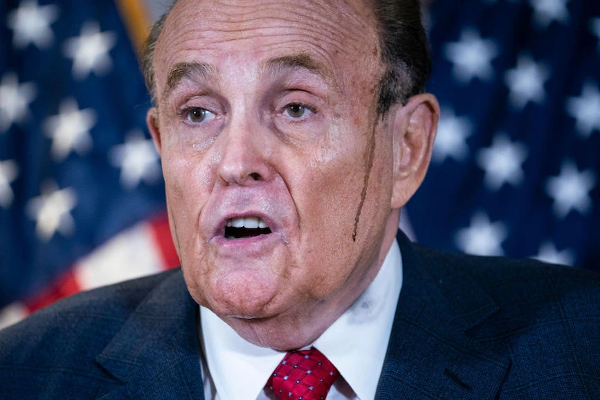 Trumpov odvjetnik Giuliani suočen s teškom tužbom