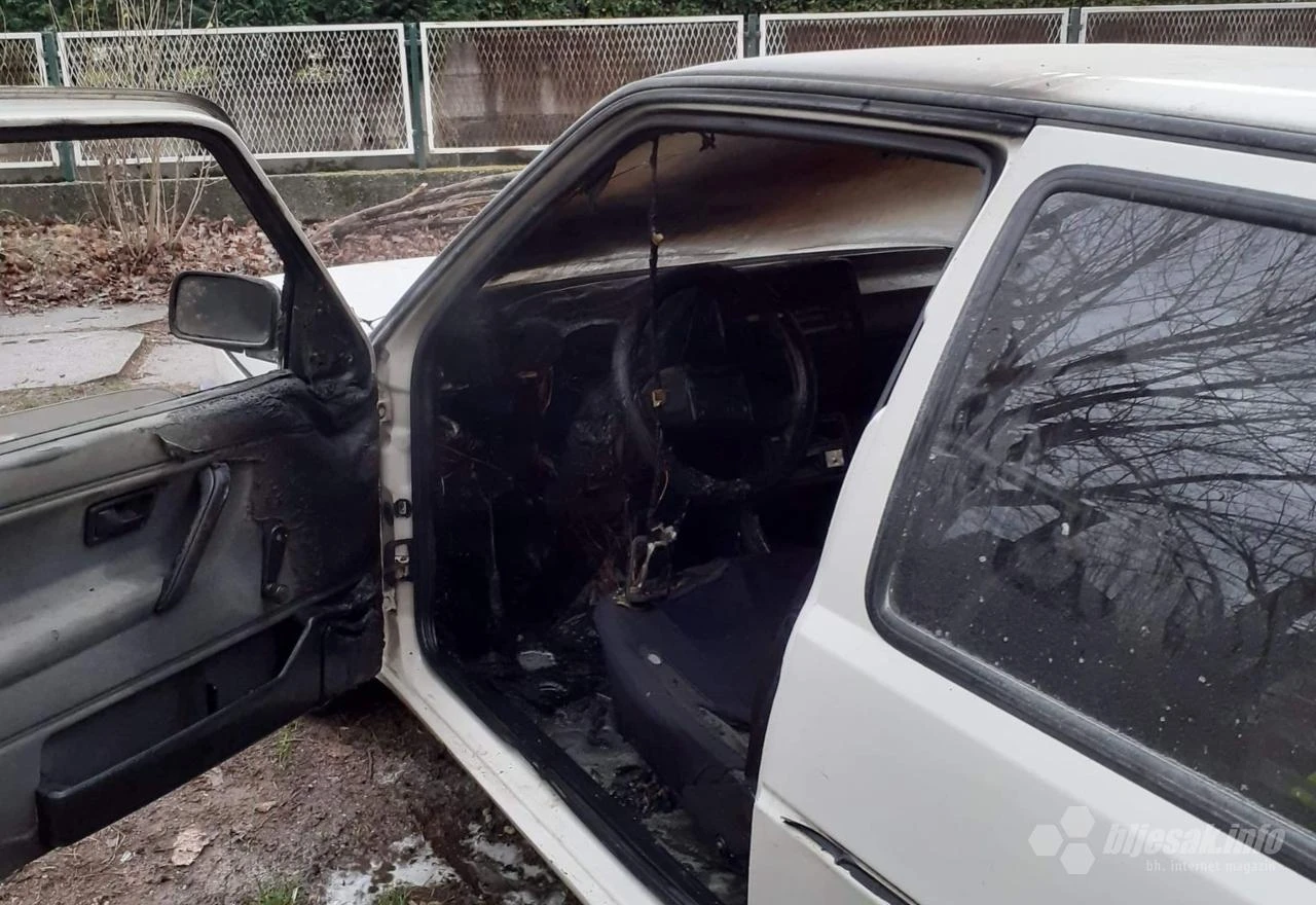 Mostar: Zapalio se Golf dvica, intervenirali vatrogasci