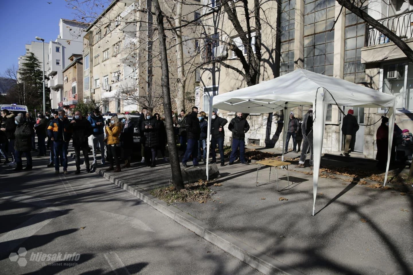 Zdravstveni radnici spremni kampirati pred Vladom HNŽ-a