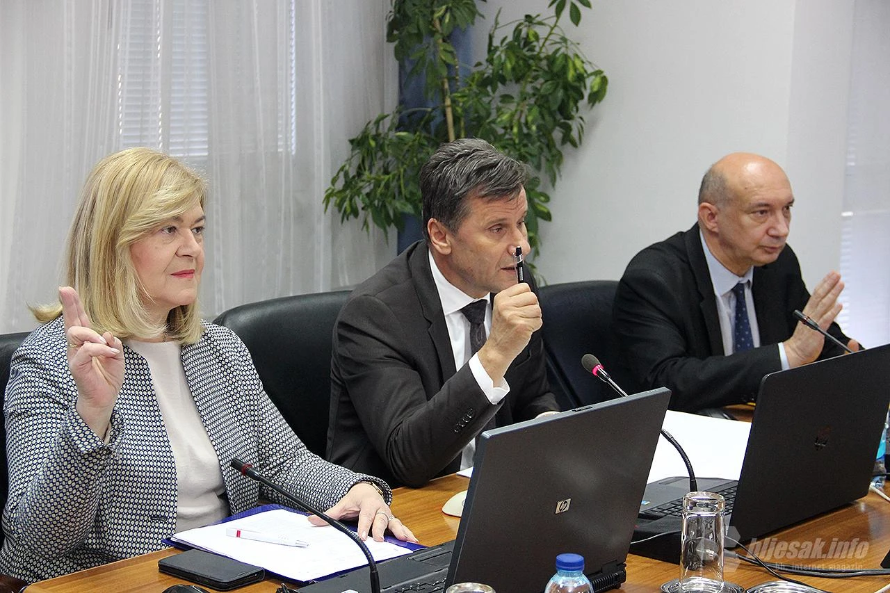 Optuženi federalni premijer i ministrica ni riječi o ostavci