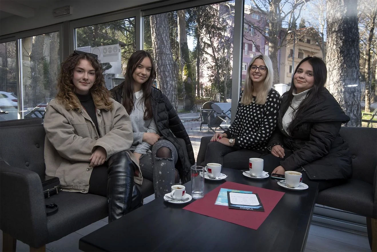 Studentice u Mostaru se ne plaše korone: Gori sve, do fajrunta se izbijemo