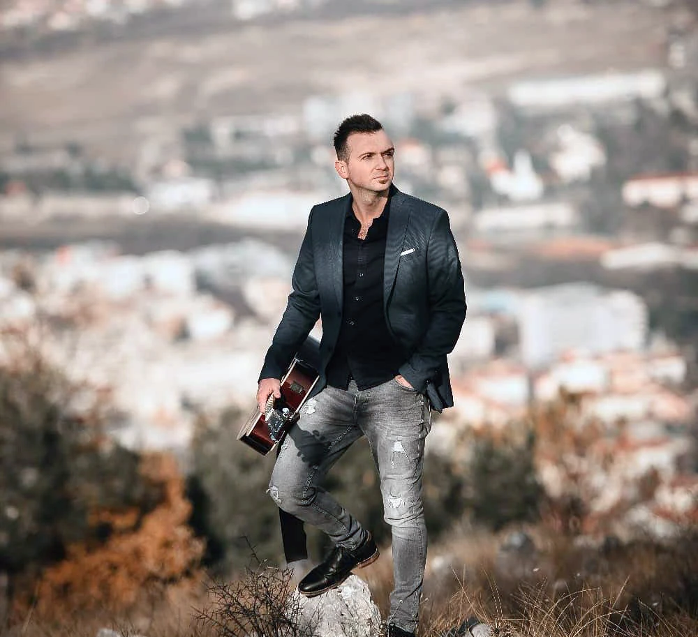 Dario Šunjić objavio glazbeni spot za pjesmu Daj mi svoje ruke