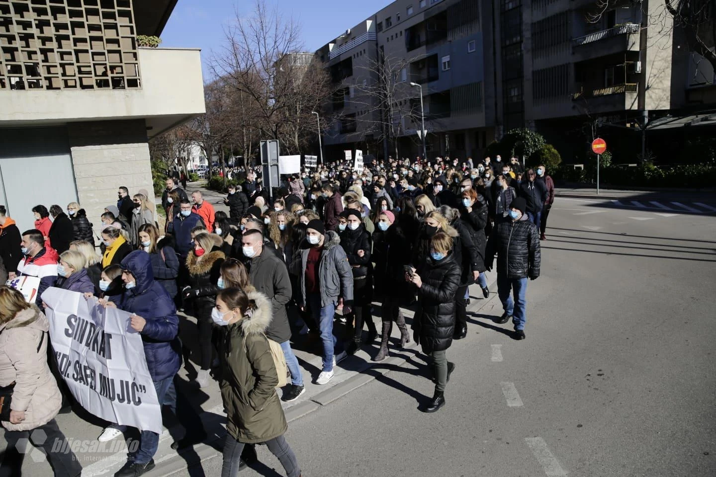 VIDEO | Zdravstveni radnici digli šator ispred zgrade Vlade HNŽ