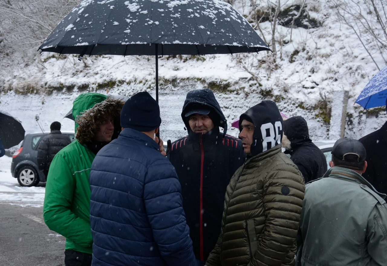 Gospodarstvenici na nogama: Prosvjed i petnaestominutna blokada M17 kod Crnaje