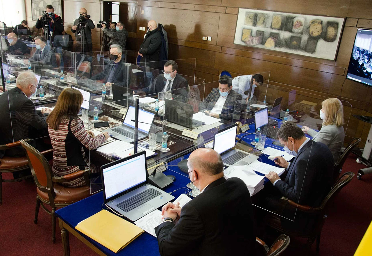 Broj zaraženih opada, ali se mjere produžuju u 4 kantona