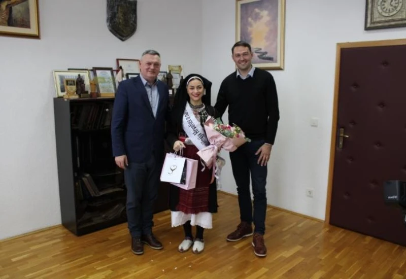 Posušanka Petra najfotogeničnija Hrvatica u narodnoj nošnji