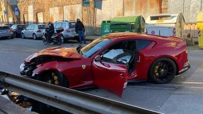Ostavio Ferrari na pranju, a kada je došao po njega, bio je razbijen!