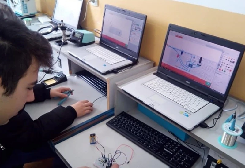 Srednja škola započinje s izradom elektroničkih projekata
