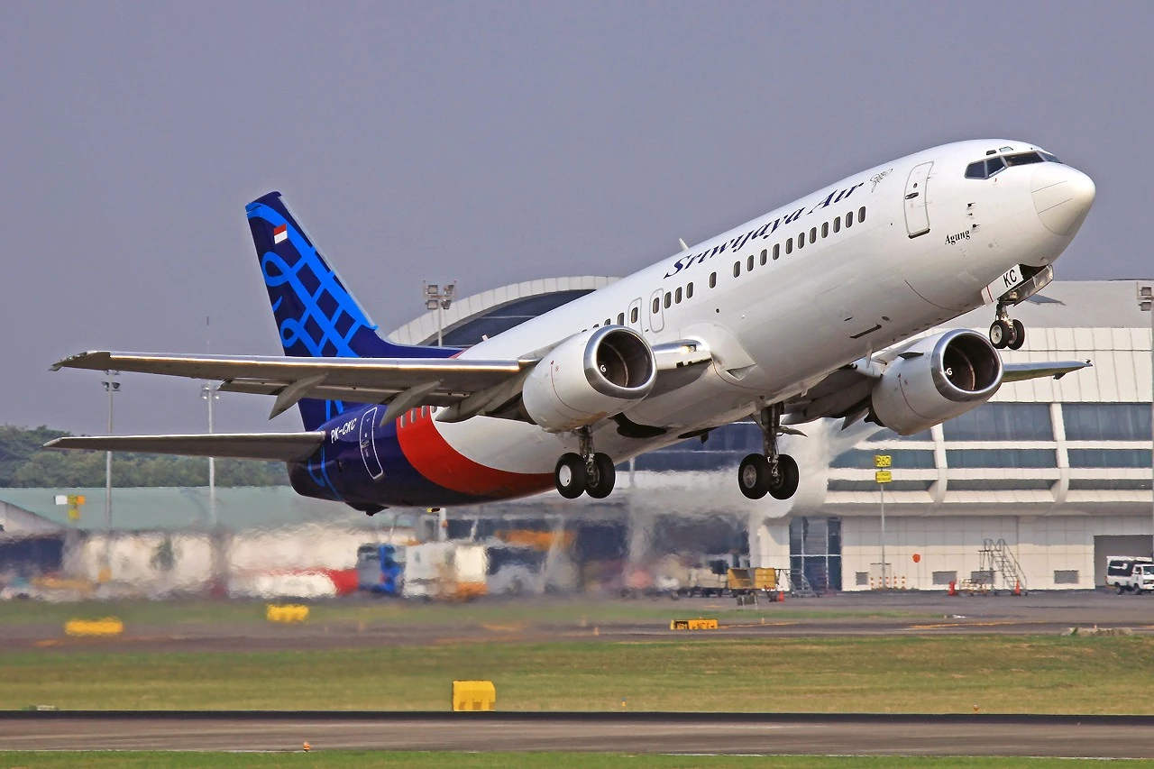 Avion s više od 50 putnika nestao s radara u Indoneziji