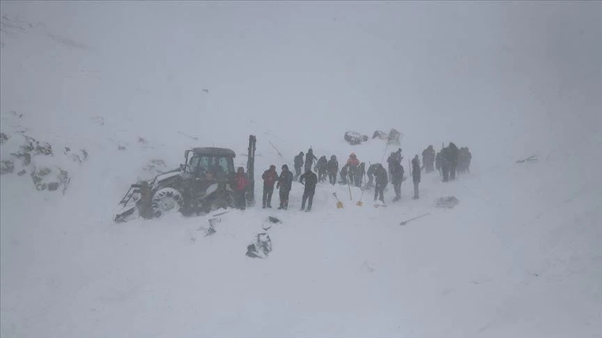 Troje poginulih pod lavinom u skijalištu u Rusiji
