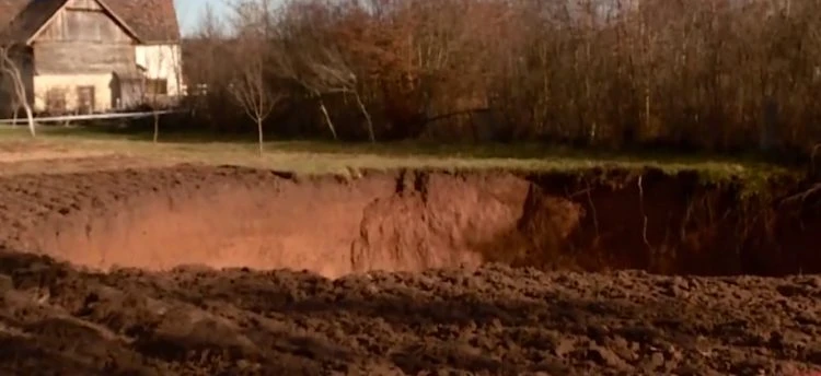 Pored Petrinje se pojavila rupa široka 20 metara