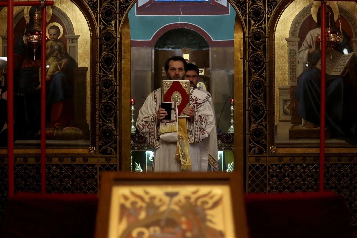 Hrvatska: Pravoslavna badnja liturgija održana uz minimalan broj vjernika