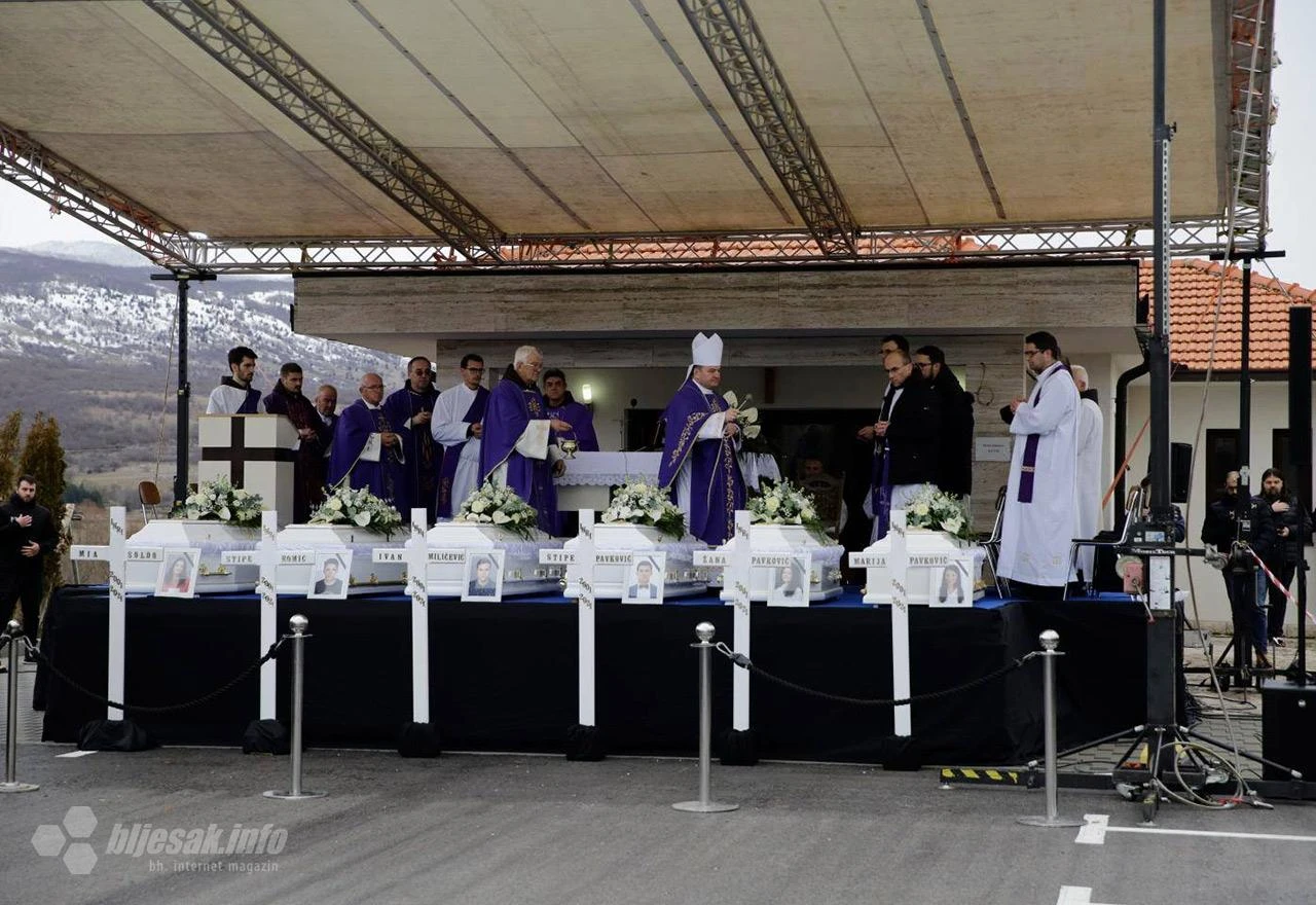 Biskup u Rakitnu: Križ i tama nisu posljednje što vidimo