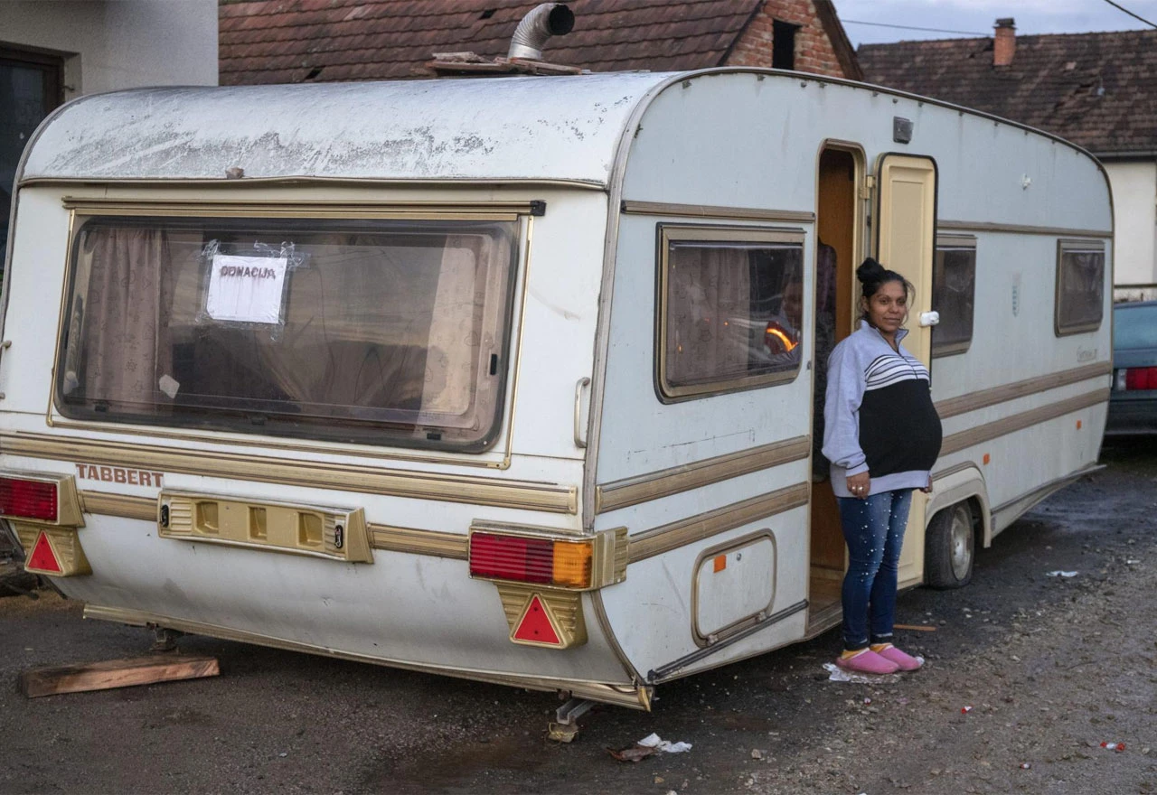 Trudnica tri dana s troje djece spavala u autu
