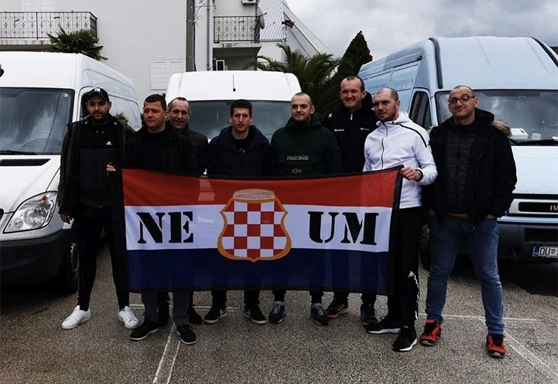 Neumljani ušli u RH s tri kombija pomoći: Presretni smo, idemo prema Sisku!