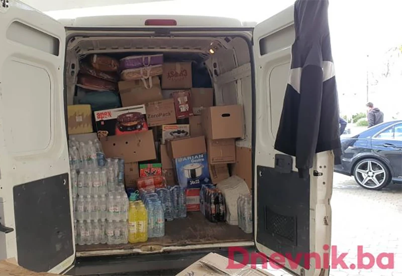 Tri kombija sa pomoći iz Neuma vraćena sa granice