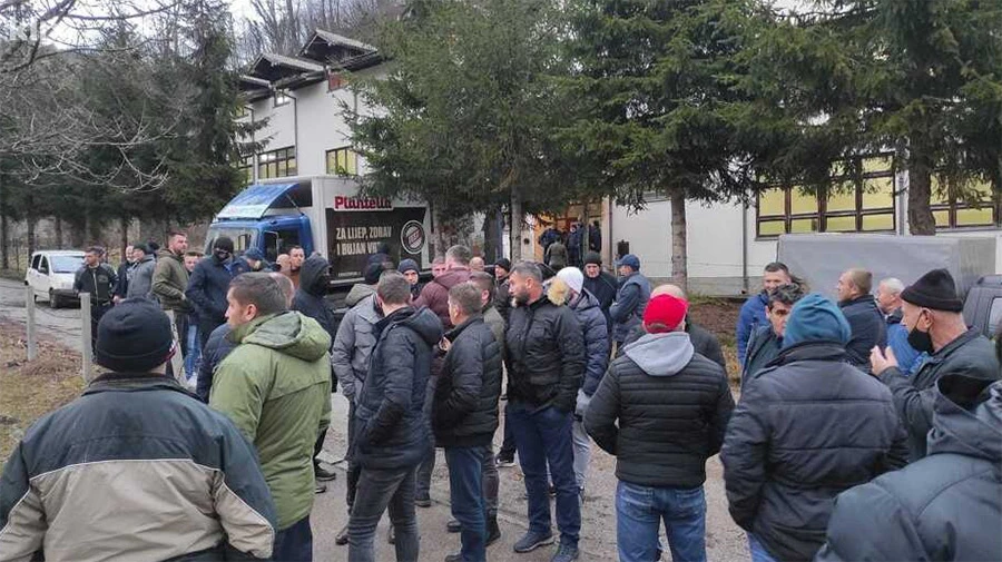 VIDEO | Mještani Bradine blokirali prolaz migrantima