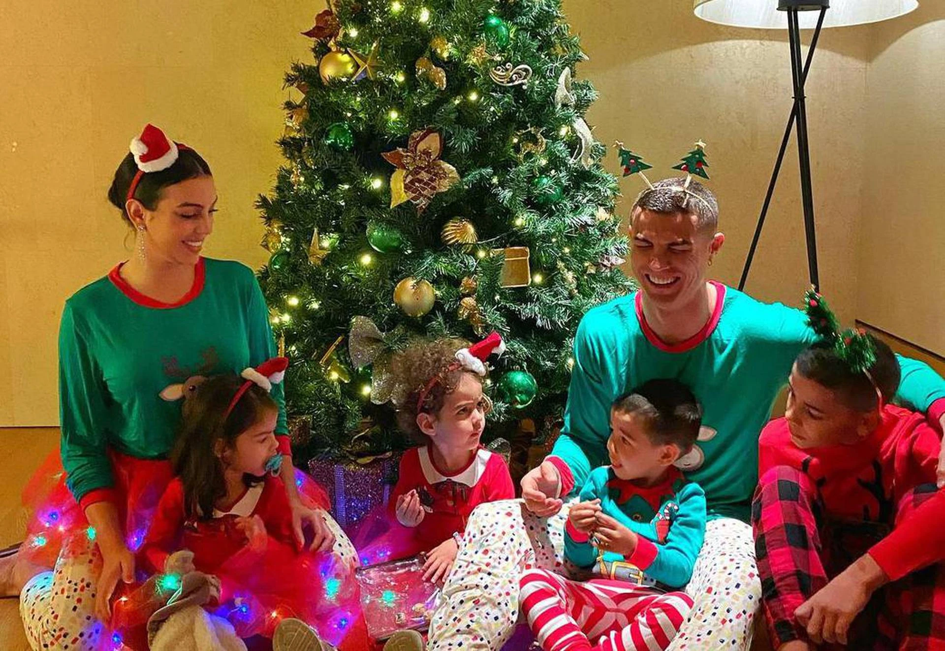 Ronaldo u pokućnom izdanju čestitao Božić i pobrao milijune lajkova