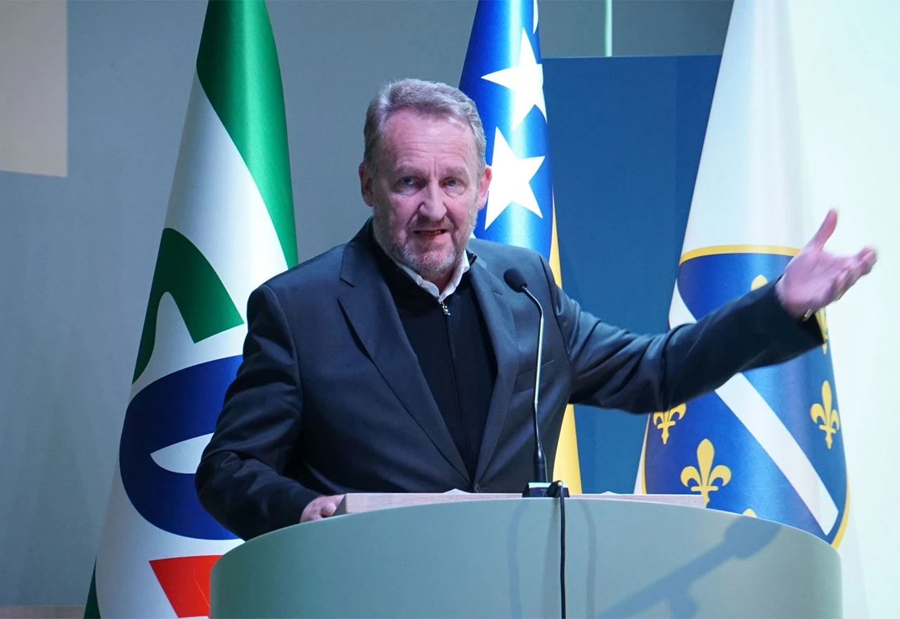 Izetbegović mobilizira mladež: Dio SDA šuti za fine plaće