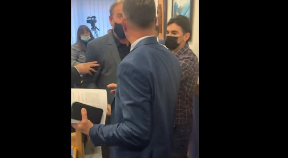 Dernek u skupštini kantona: Idiote jedan
