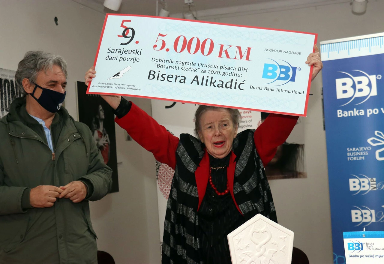 Bisera Alikadić dobitnica 'Bosanskog stećka' Društva pisaca BiH