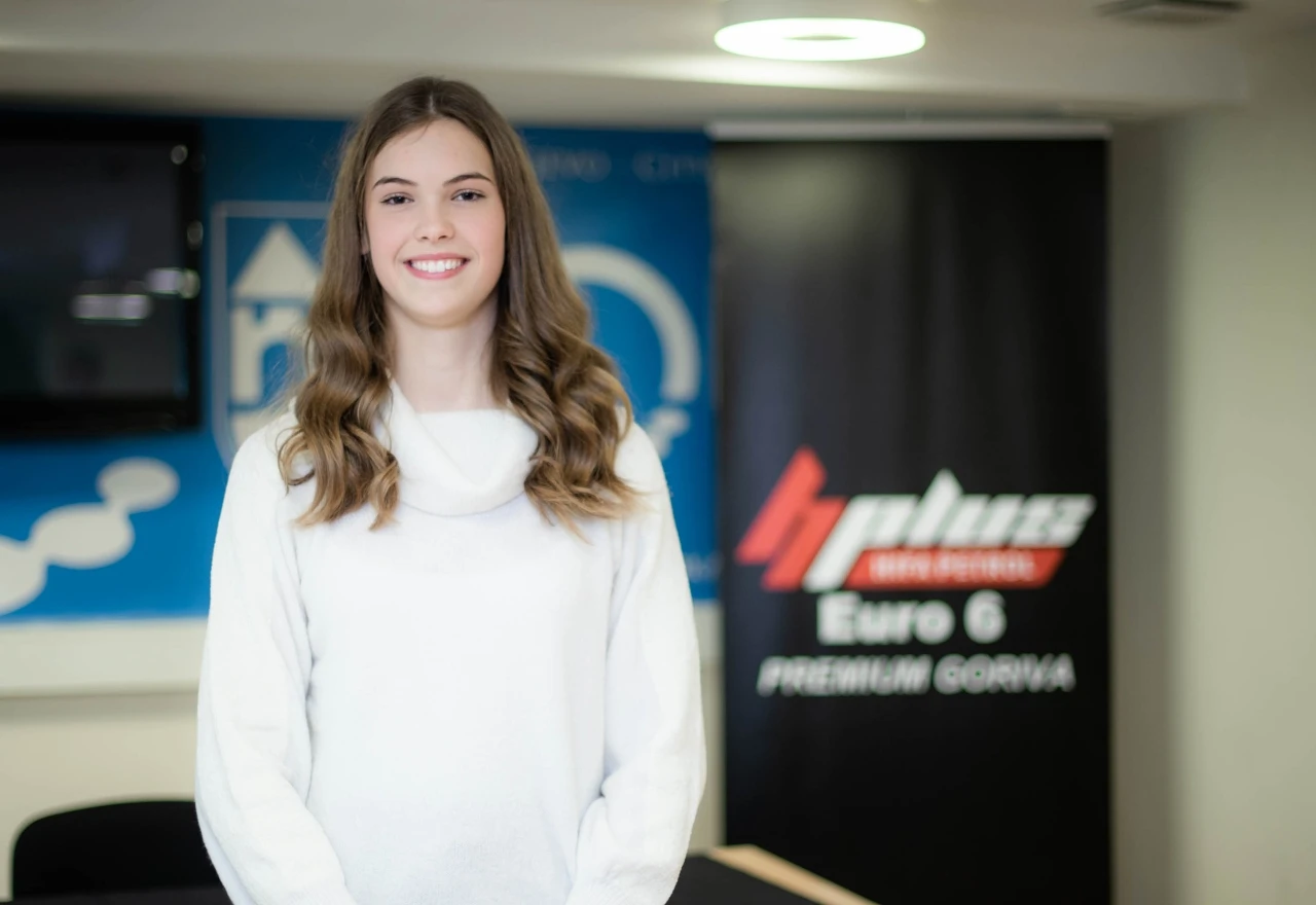 Plivačica Lana Pudar novo zaštitno lice kompanije Hifa Petrol