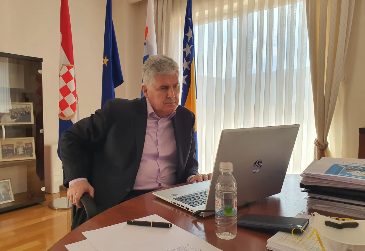Božićna čestitka predsjednika HDZ-a BiH Dragana Čovića