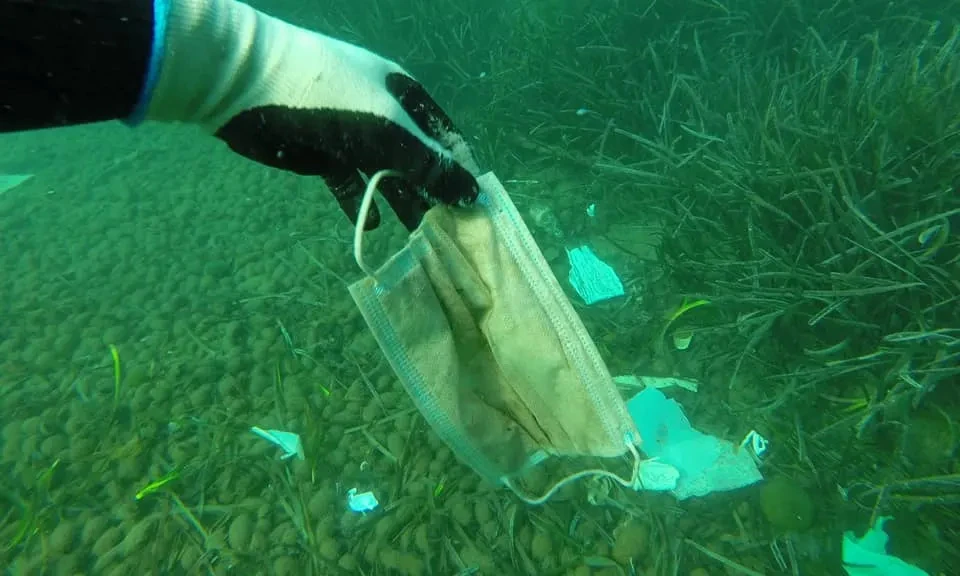 U oceanima 1,56 milijardi maski