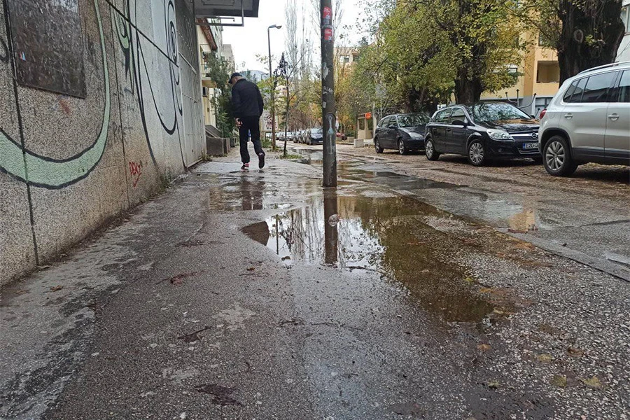 Još uvijek nema rješenja za puknutu cijev u Zagrebačkoj ulici