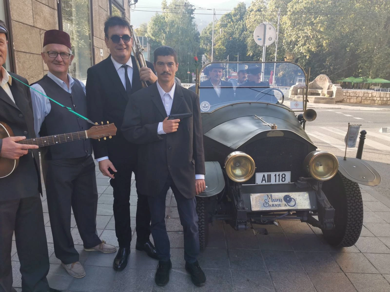 Pogledajte spot: ''Šta bi bilo da je fulio Gavrilo i da su Švabe i partizani bili najbolji jarani?''