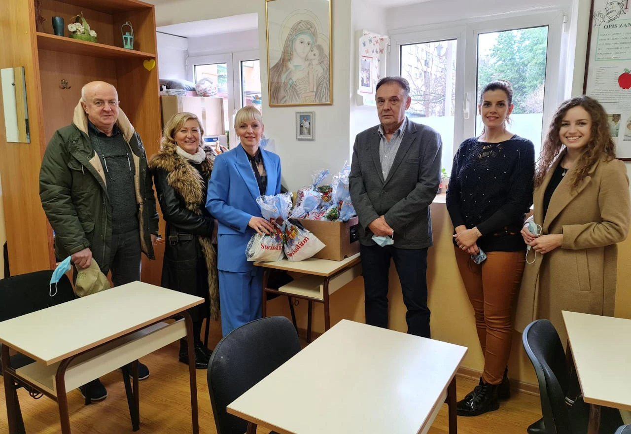 Pokloni za učenike tri odjela Srednje turističko-ugostiteljske škole Mostar