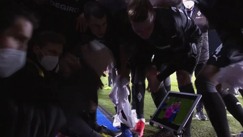 Igrači Borussije strepili uz jedan tablet kako će završiti utakmica u Milanu...