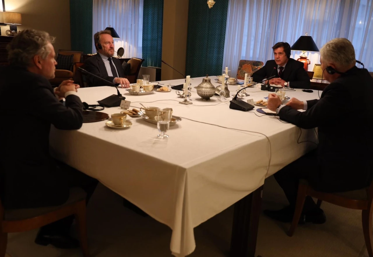 Razgovori ugodni: Veleposlanici, Čović i Izetbegović