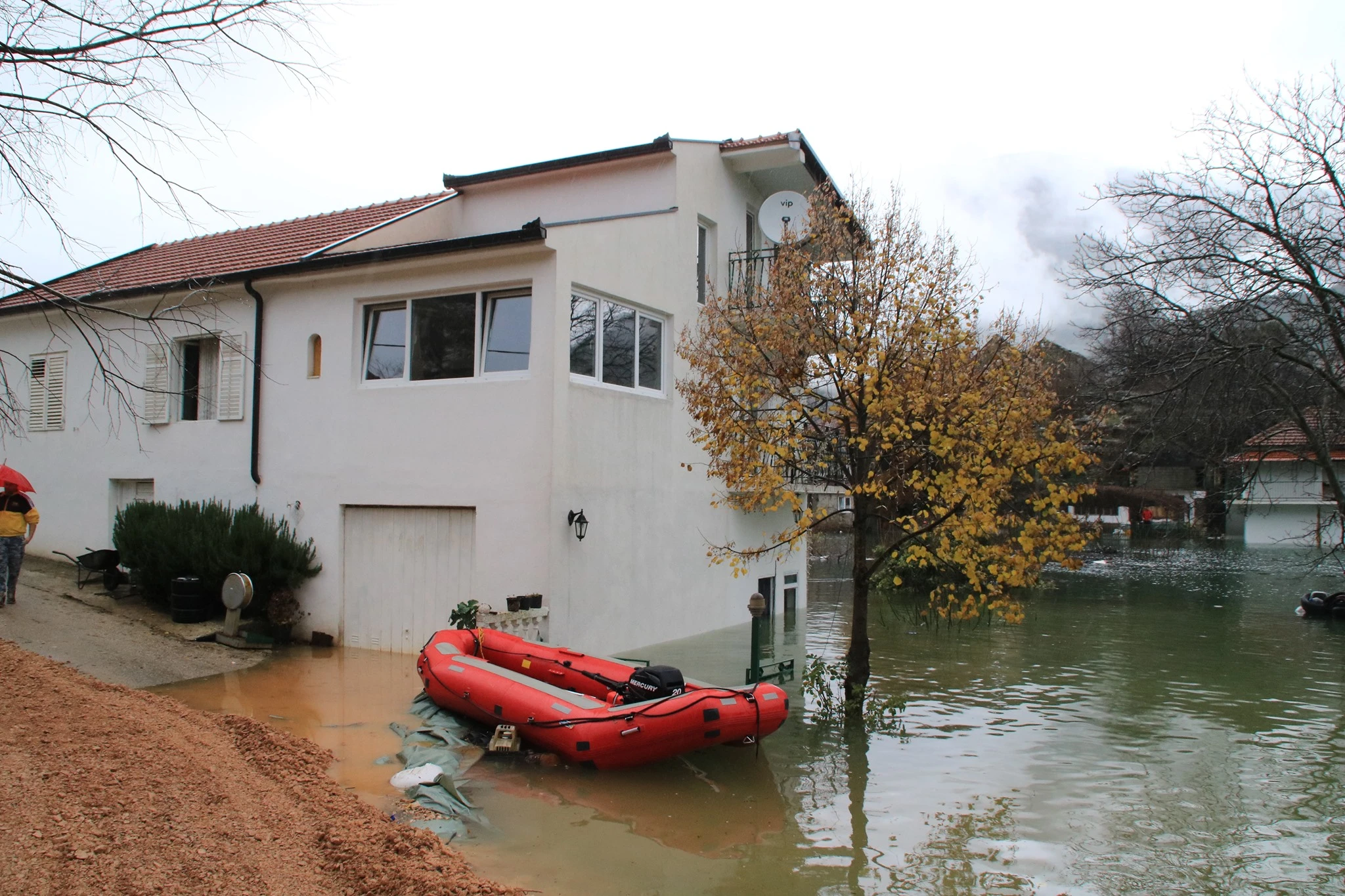 Ogromne poplave u Dalmaciji, u Vrgorcu evakuiraju kuće