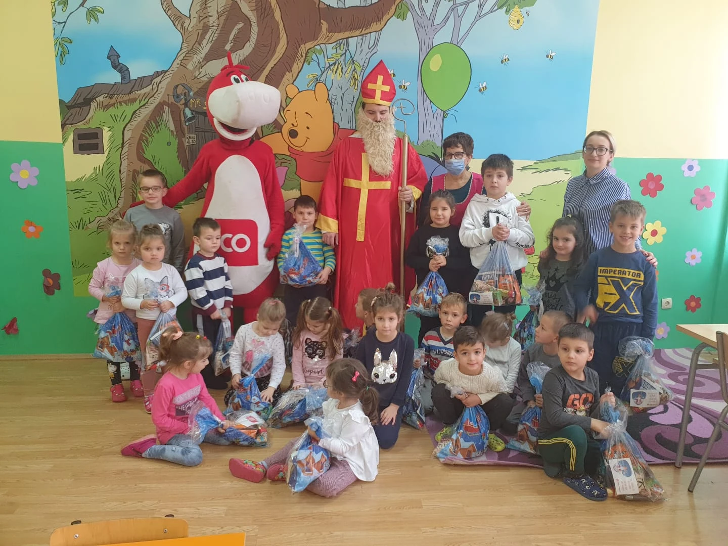 Sveti Nikola obradovao djecu Dječjeg vrtića Ljubuški