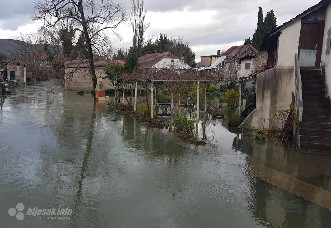 Trebižat prijeti kućama u Čapljini