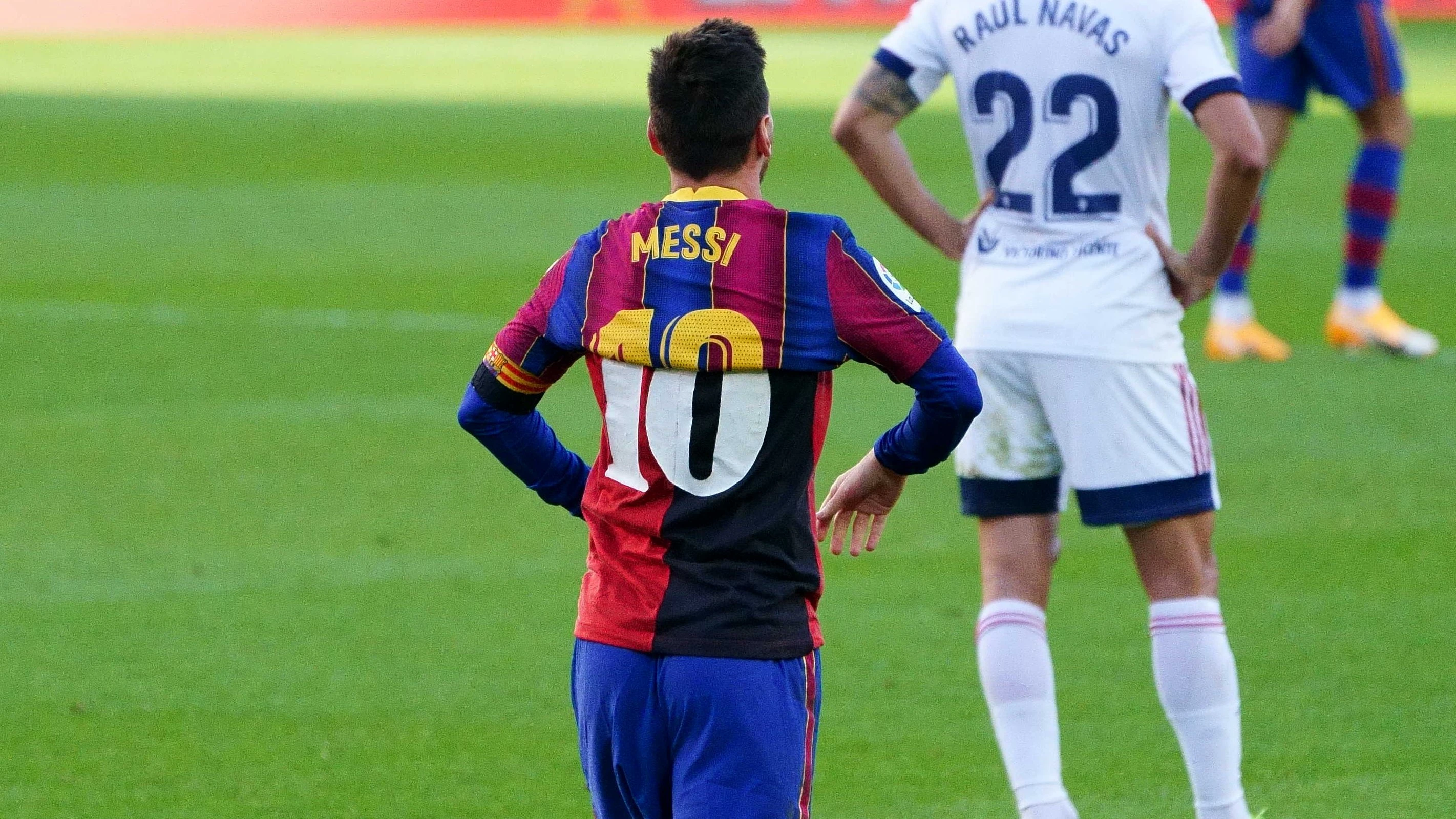 Messi kažnjen sa 600 eura zbog skidanja dresa u čast Maradoni