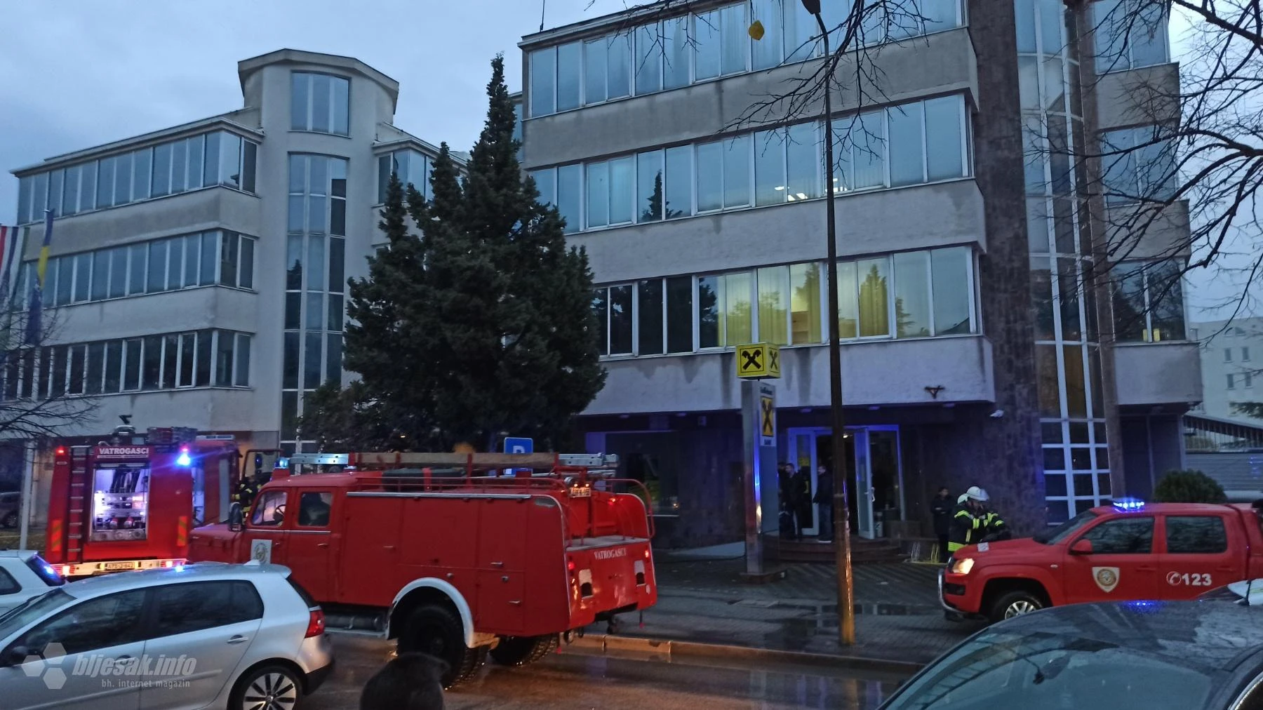 Mostar: Ugašen požar u podrumu banke