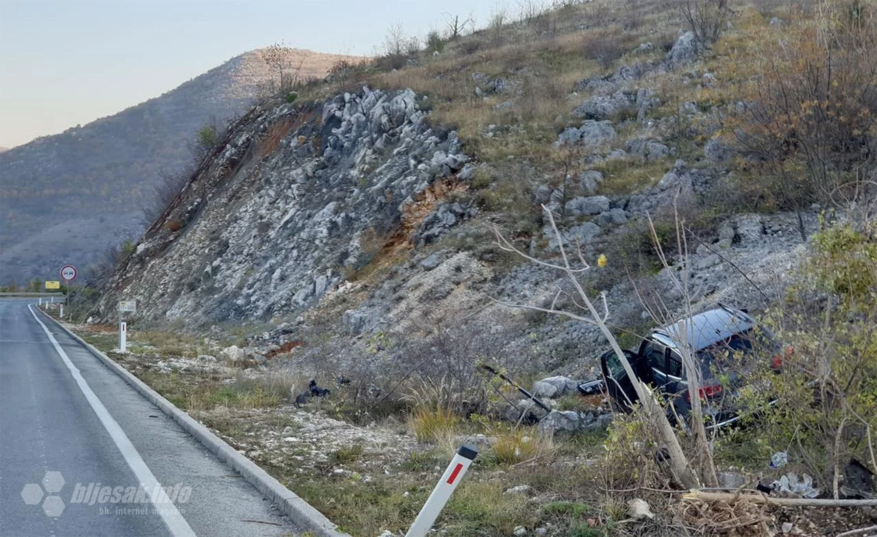 Prometna na Žovnici: Vatrogasci morali vaditi vozača