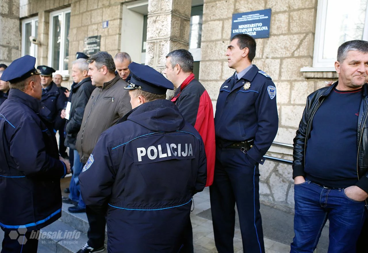 MUP HNŽ-a odriješio kesu: Nabavljaju se uniforme, motorole i namještaj