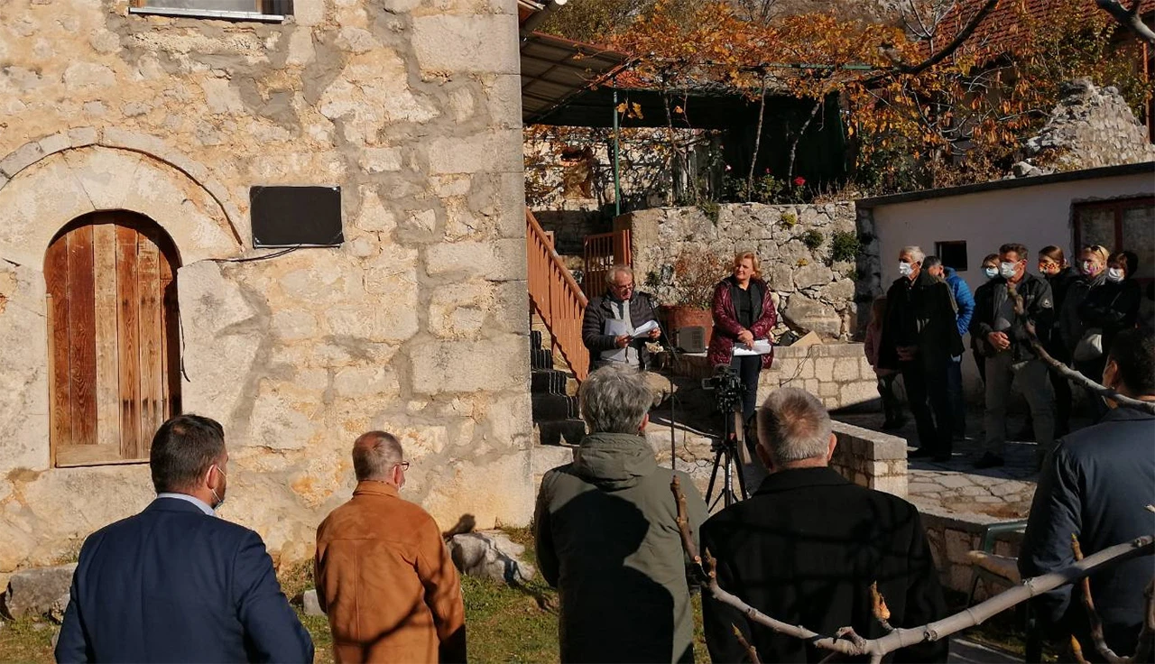 U Bitunji kod Stoca otkrivena spomen ploča u rodnoj kući Alije Isakovića