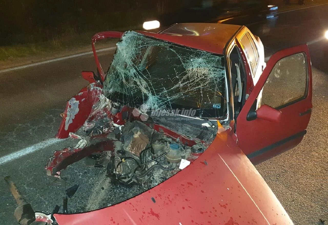 Mostar: Vento se skoro prepolovio nakon udarca u rasvjetni stub